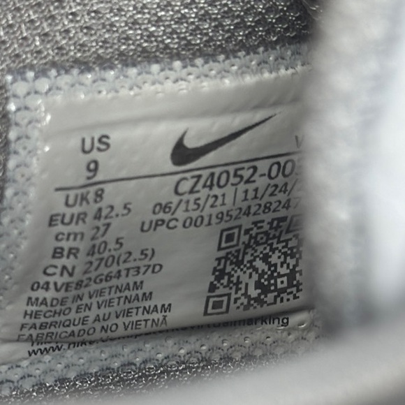 Nike Lebrons - Picture 10 of 10